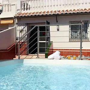 https://casa-zuloaga-holidays-piscina-y-playa.hotelsinnerja.org
